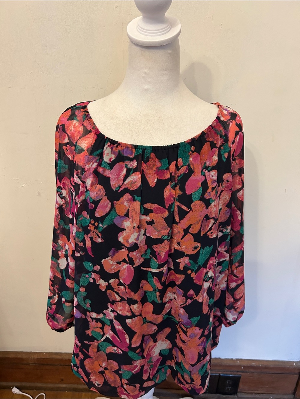 Ann Taylor Floral Off-Shoulder Blouse in Black and Pink Size L EUC